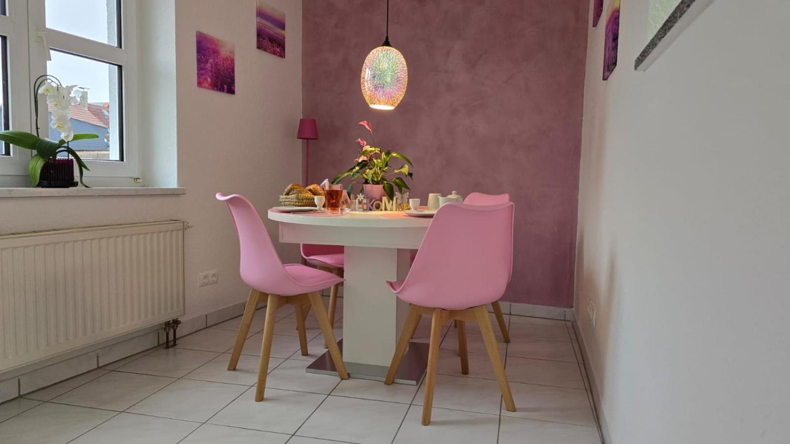 Nidda Happy Homes Pink - Up To 5 - Kueche - W-Lan - Netflix - Honig - Badewanne מראה חיצוני תמונה